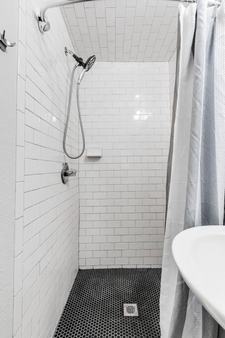 Charming, Happy 1-Bed Oasis: Rva Retreat Awaits! Richmond Exterior foto